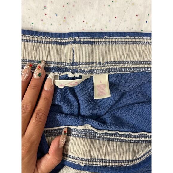 Short shorts - Picture 3 of 6